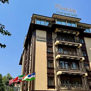 Monday Royal Apart Hotel